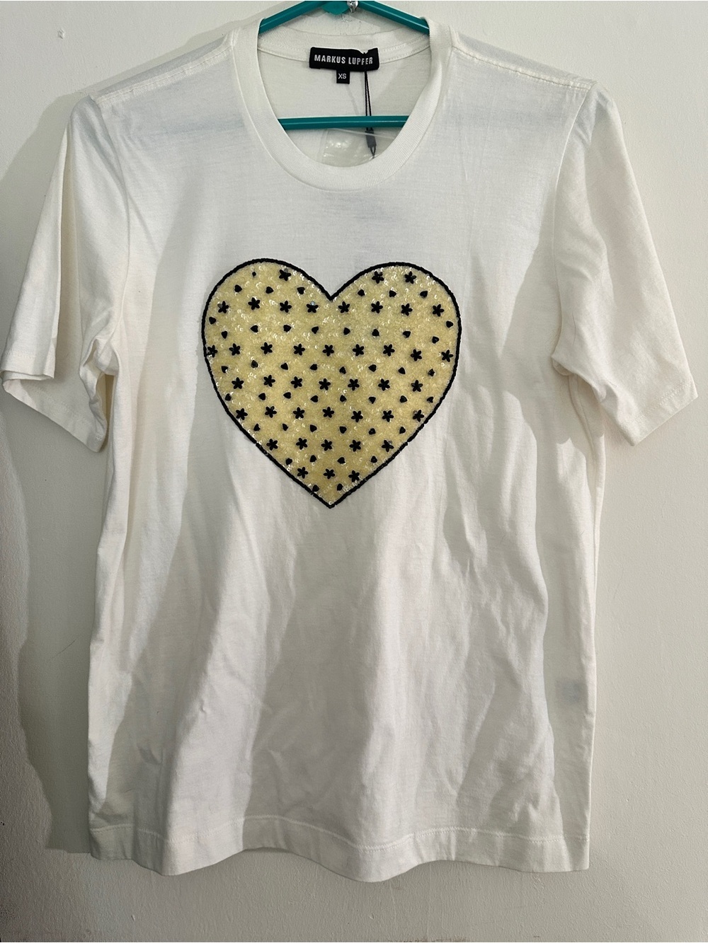 Rare Markus Lupfer Sequin applique flower heart White Tee t-shirt - Picture 4 of 8